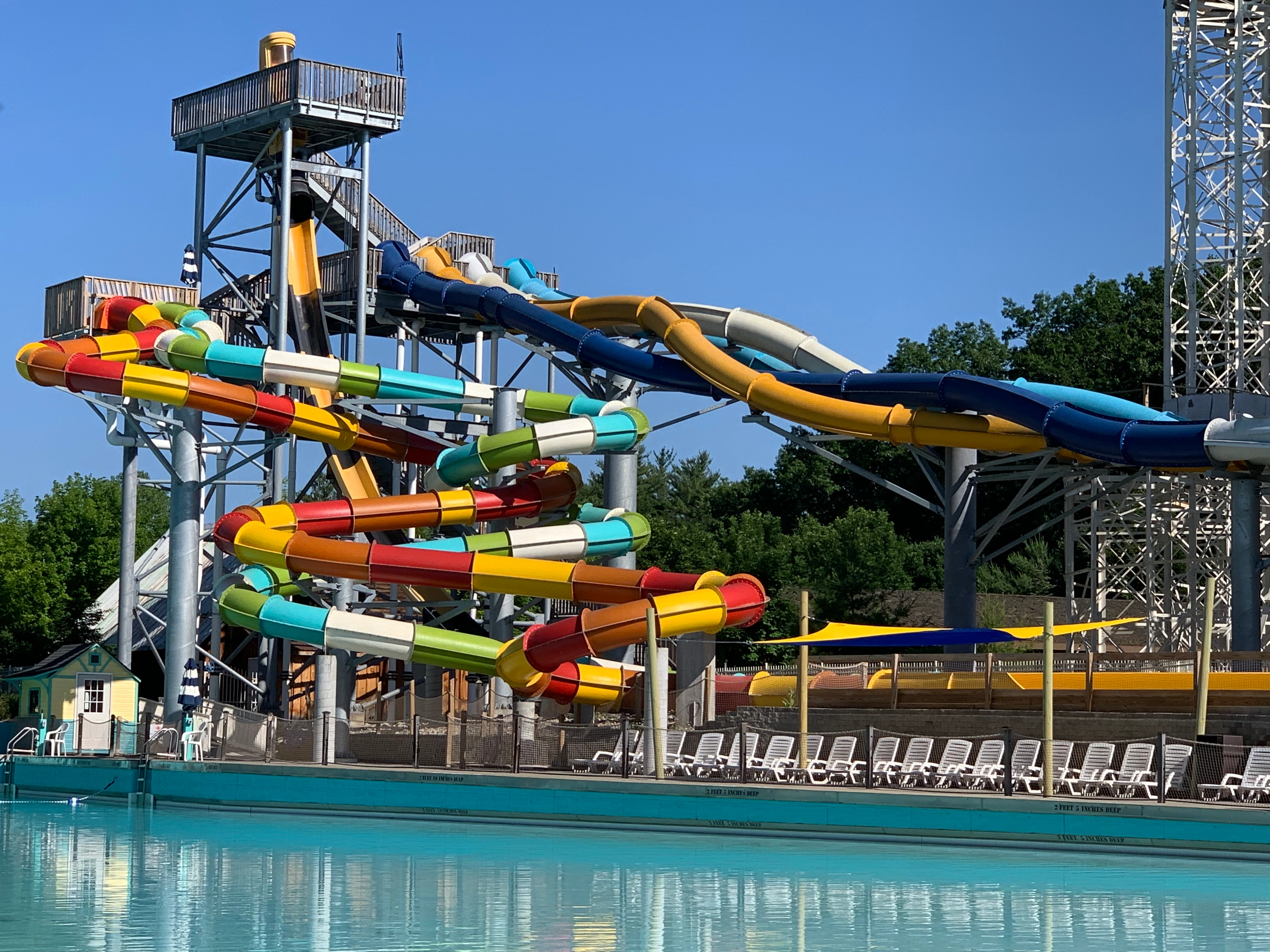 six-flagss-1.webp