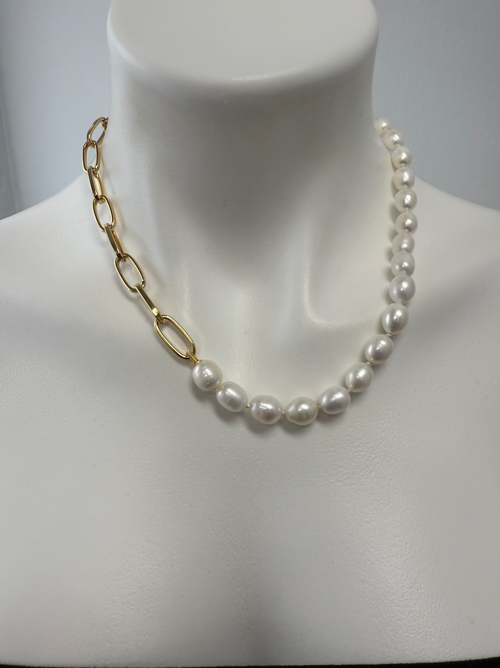 Thumbnail: Pearls an Paperclip chain necklace