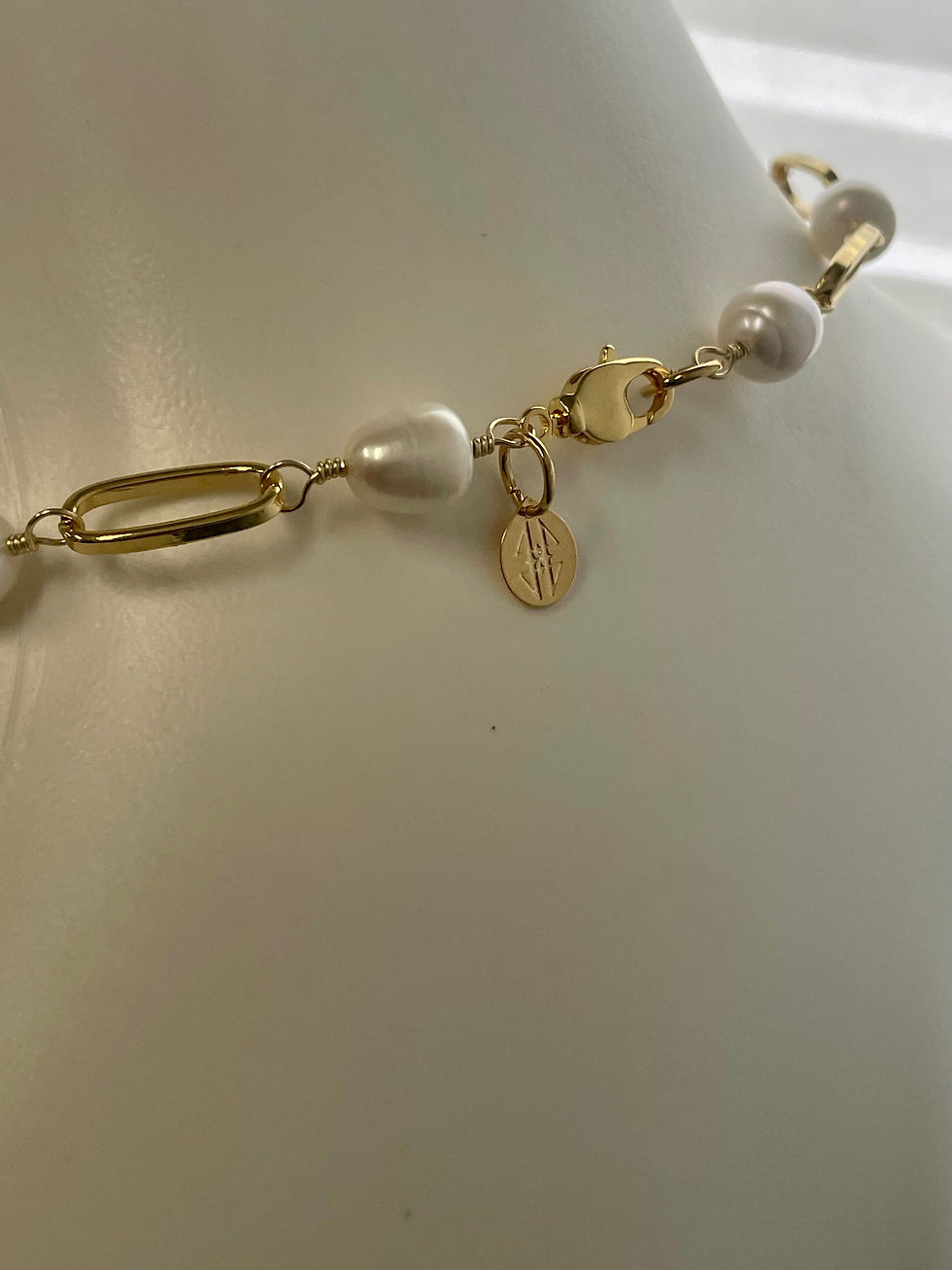 Thumbnail: Pearls and paperclip chain necklace 