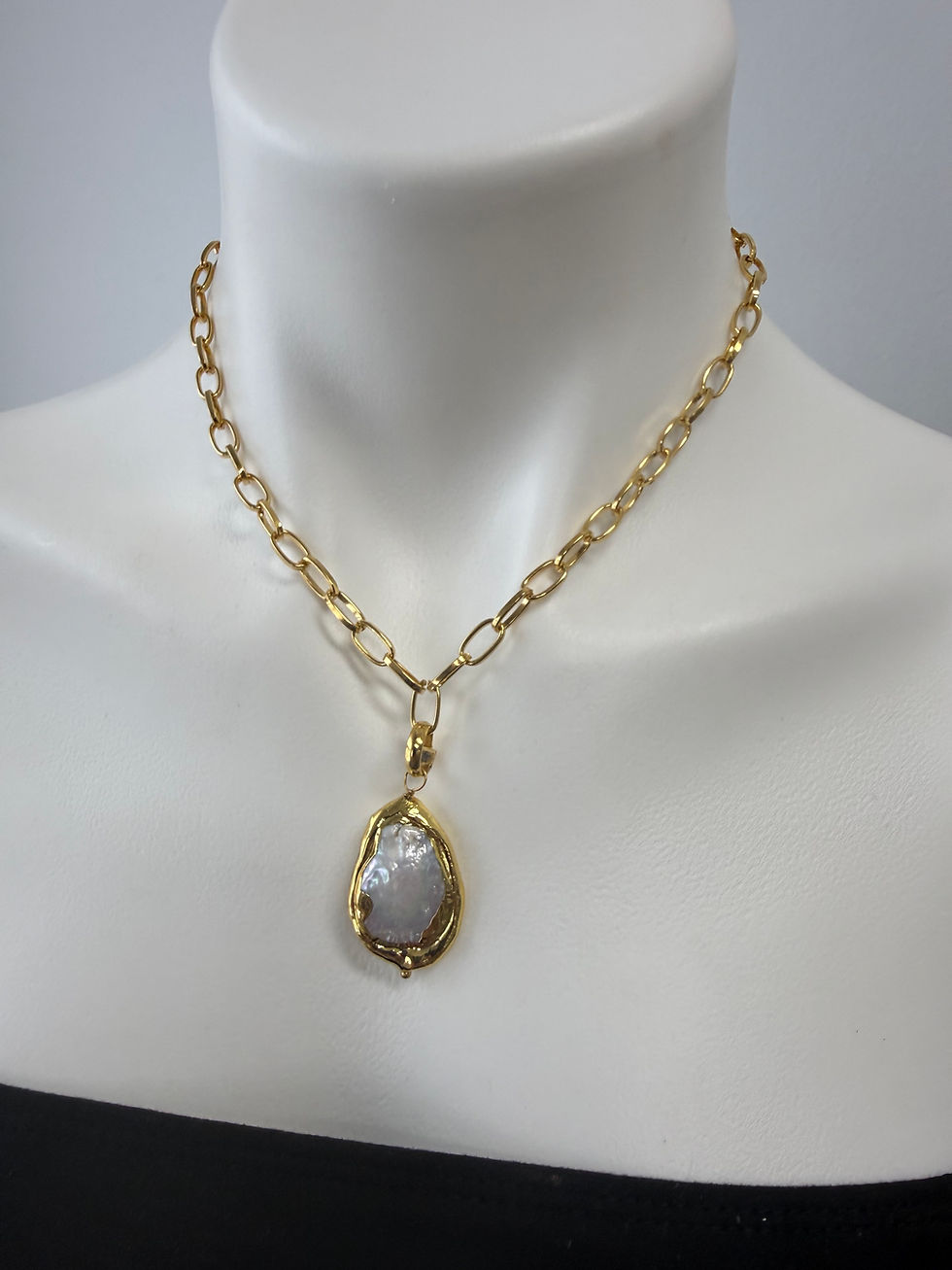 Thumbnail: Gold and Pearl Statement necklace