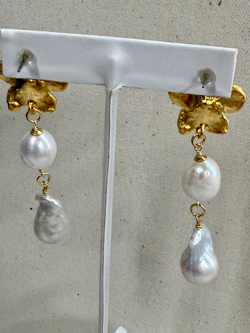 Thumbnail: Flowers with Pearl drop earrings 