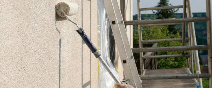 peintures façades, Le peintre en bâtiment doit reconnaître et savoir préparer tout type de support tel que le béton, le plâtre, le bois, la brique, le métal afin d'obtenir la finition demandée. 