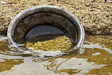 Gold-nuggets-panning-pan.jpg