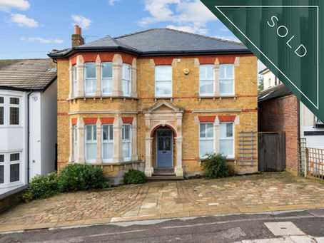 SOLD - 4 Bedroom Detached House for Sale on Hadley Road, Barnet, EN5
