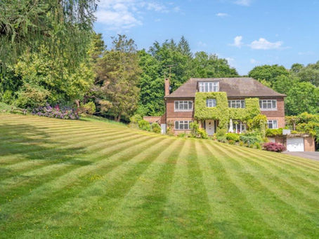 6 bedroom detached house for sale in Main Drive, Gerrards Cross, SL9
