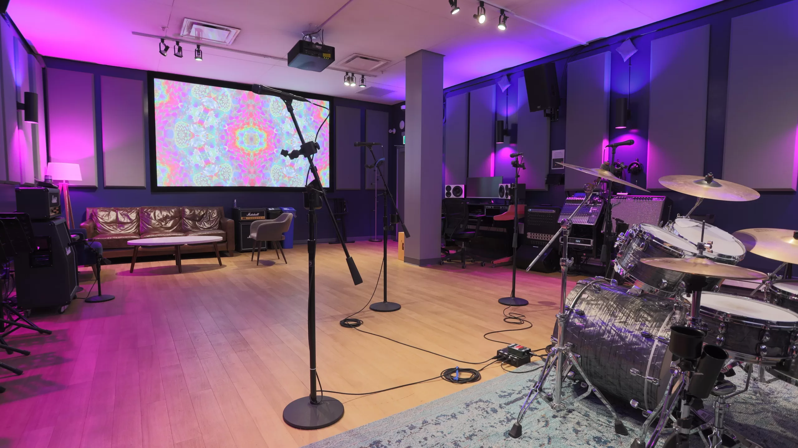 lynx-music-toronto-live-room-scaled.webp