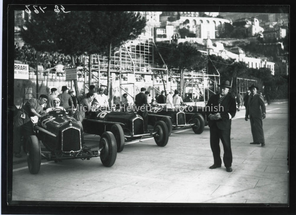 1935 Monaco Grand Prix, Alfa Romeo Pit,  16 Chiron, 20 Nuvolari, 18 Dreyfus