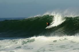 Coxos: big wave surfing