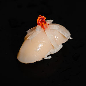 Scallop w/ Pickled Onion & Spicy Crunch