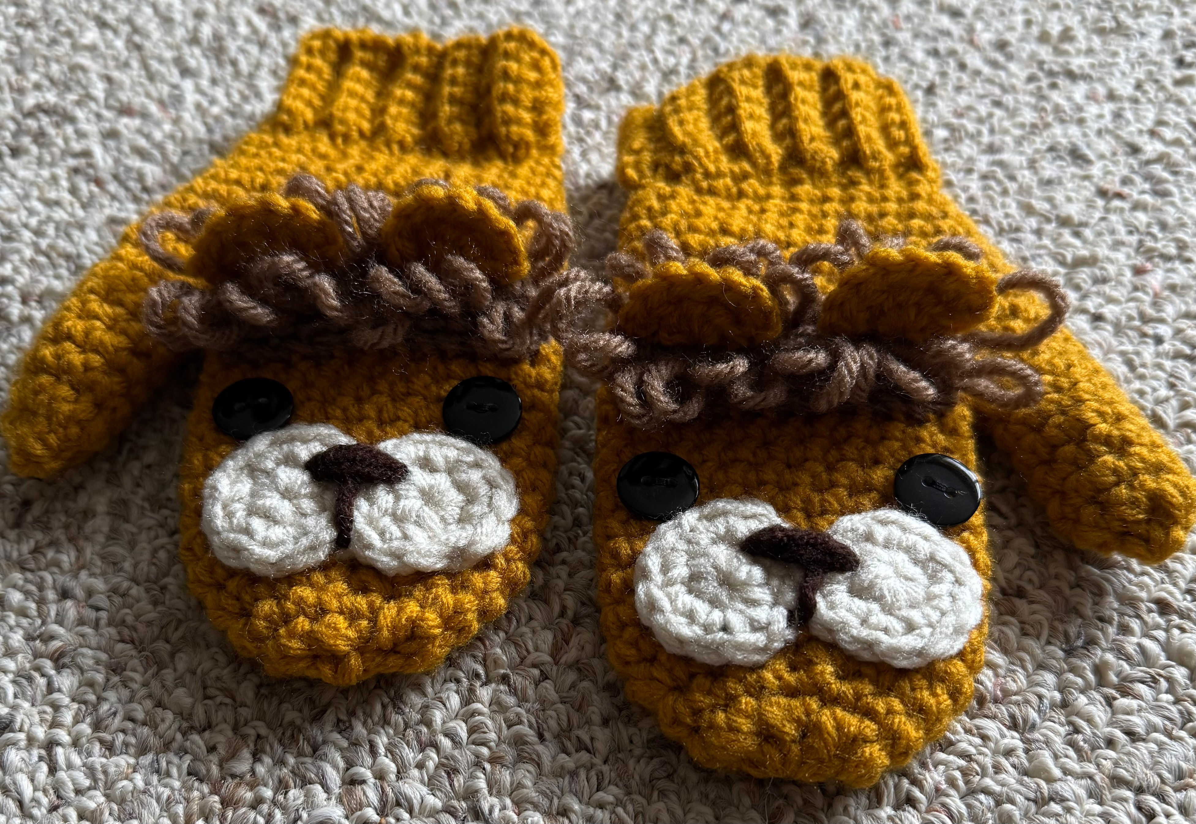 Lion Mittens