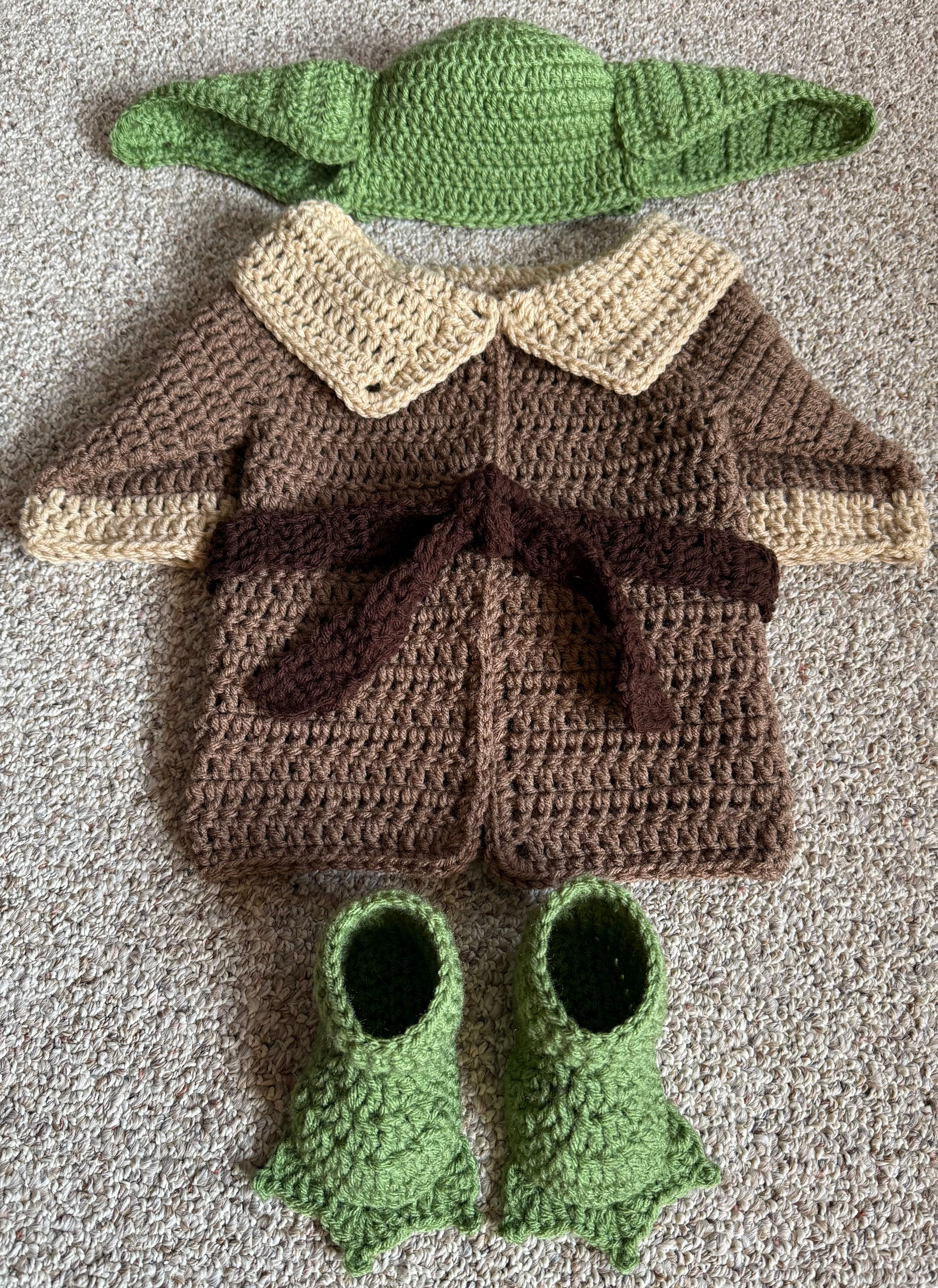Baby Yoda Outfit