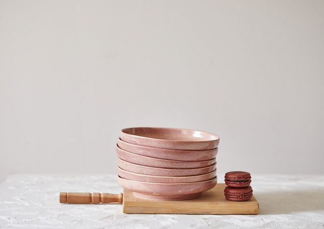 צלחת קרמיקה בעבודת יד בצבעי חמרה/ורוד, מתאימה לה ראשונה או קינוח