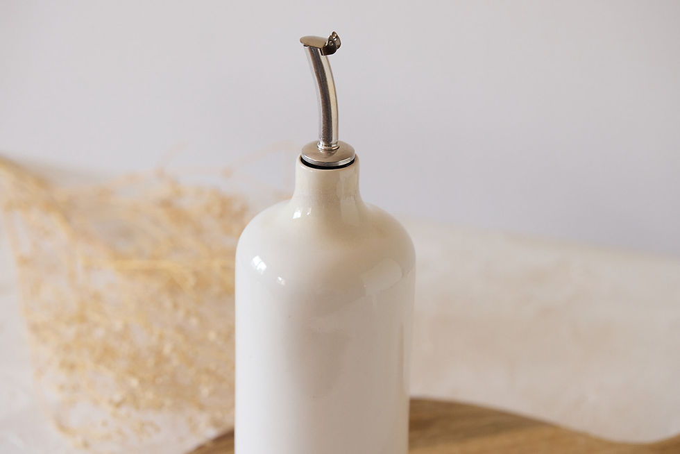 קערית ובקבוק מקרמיקה לשמן זית עם פית מזיגה, 750 מ"ל, פיה עם מכסה למזיגה חופשית מבוקרת, עיצוב מודרני/כפרי בעבודת יד