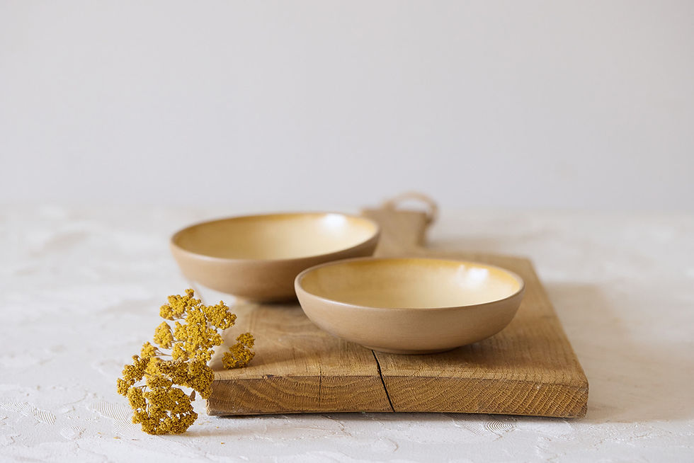 תמונה ממוזערת: זוג קעריות קרמיקה בעבודת יד, קערית חומה עם גלזורות צבעוניות לבחירה, לרטבים/זיתים/טחינה