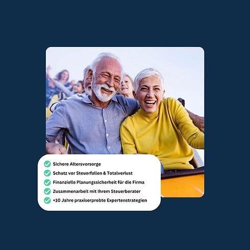 Ein GGF, der mit seiner Steuerberaterin in der Achterbahn sitzt und lacht.