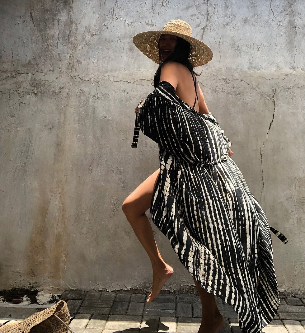 Thumbnail: Black & White Kimono