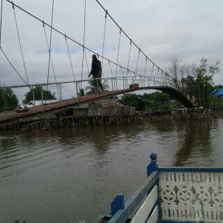 JEMBATAN GANTUNG MENJAWAB TANTANGAN DESA