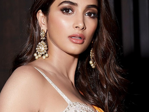 Pooja Hegde, the 'Golden Leg' for Heroes!