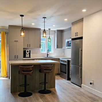 Rénovation de cuisine, design, peinture, plancher, céramique, dosseret, comptoir, éclairage, déco, rénovation, maison, designer