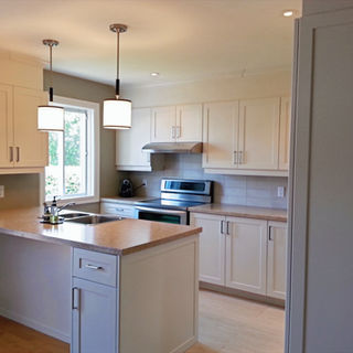 Rénovation de cuisine, rénovation, construction, finition, céramique, comptoir, design, peinture