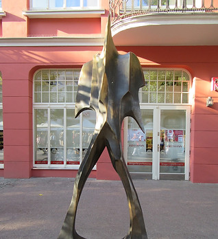 Железный памятник