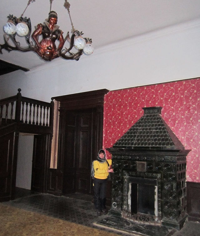 Chandelier and fireplace in the castle