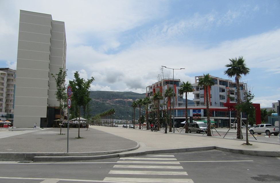 Влера, Албания, на набережной