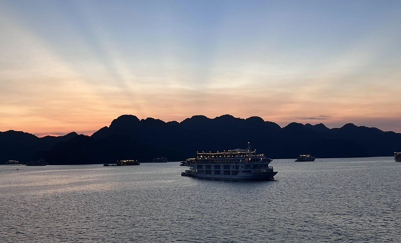 sun set cruise in halong bay