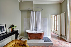 Parisian Bath Tub