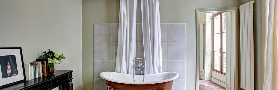 Parisian Bath Tub