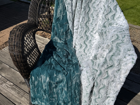Custom Minky Quilts for Grads + New Quilting Cuddle Coming Soon! 🎓🧵