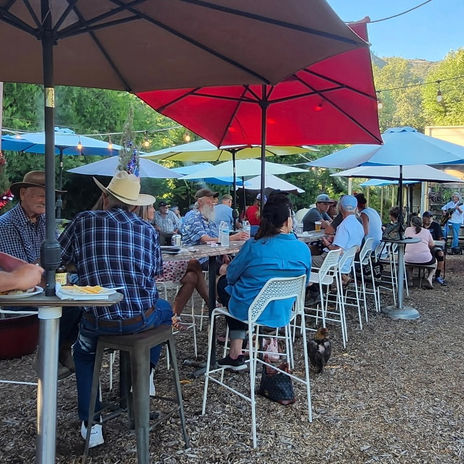 Fish Fry dinner crowd enjoying a Saturday night meal and live music at Tollhouse Market and Grill