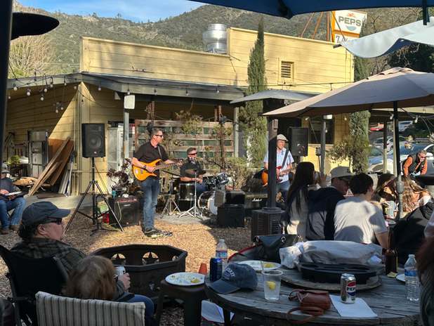 Live music performance during monthly fish fry on the outdoor patio at Tollhouse Market and Grill