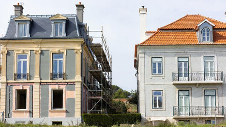 Manter um modelo fragmentado perante as metas de 2030 e 2050 gera um "custo de oportunidade" insustentável. A evidência diagnóstica aponta para um desalinhamento no binómio Custo/Eficiência, onde o modelo francês, apesar de exigir um Alto Custo público e privado inicial, é financeiramente mais sustentável a longo prazo devido à sua Alta Eficiência e redução de patologias construtivas. O modelo português, focado num Baixo Custo por intervenção, perpetua uma eficiência limitada, exigindo novos ciclos de investimento no futuro para atingir os mesmos resultados.