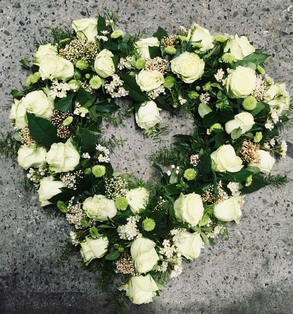 Miniature : Open Heart Wreath
