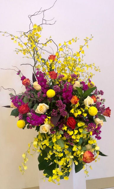 Hogarths Curve Floral Arrangement