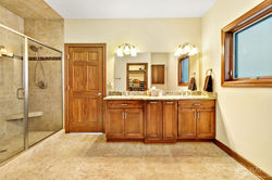 REAL ESTATE PHOTOGRAPHY  BATH ROOM SHOWE