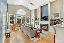 68806871_377107546284716_458653354318574