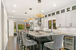 REAL ESTATE PHOTOGRAPHY  CLASSY KITCHEN.