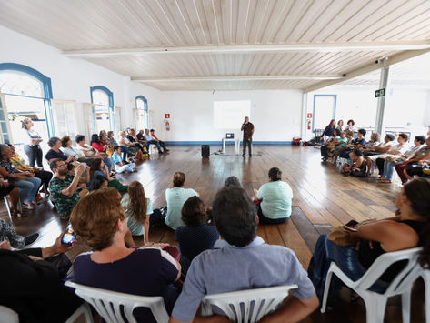 Com curadoria de Ronaldo Fraga, quase 200 artesãos comercializam produtos da cultura mineira