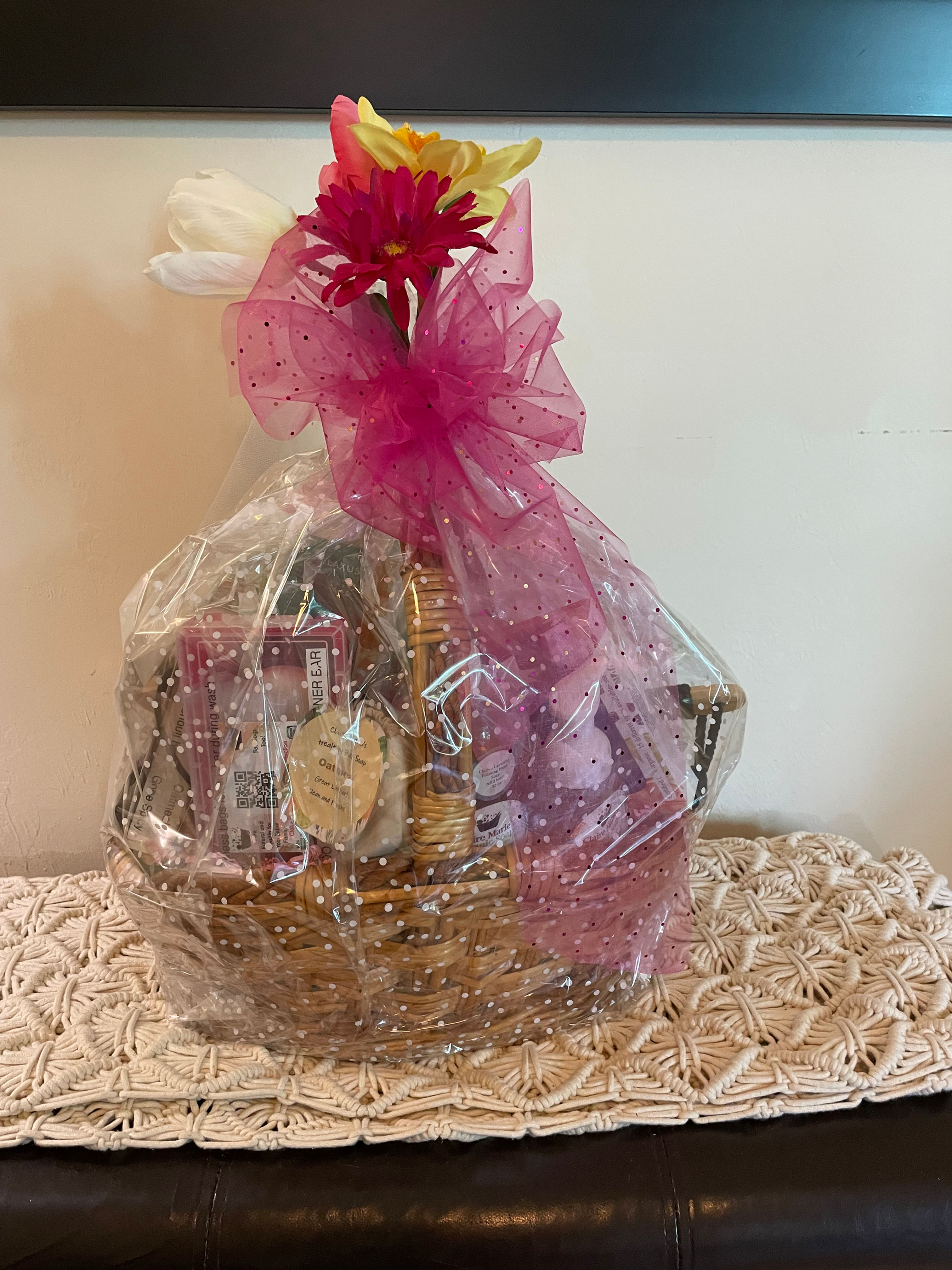Extra Extravagant Retreat Basket For the Holidays