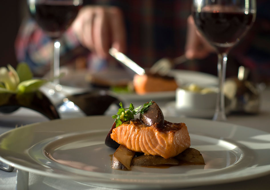 253601-3683x2592-salmon-and-wine.jpg