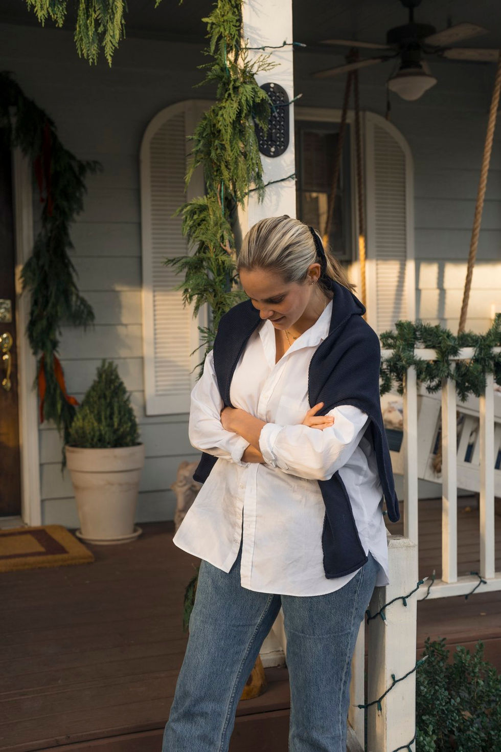 Commercial photography of fashion influencer Hannah McKenna wearing Frank and Eileen in Georgia.