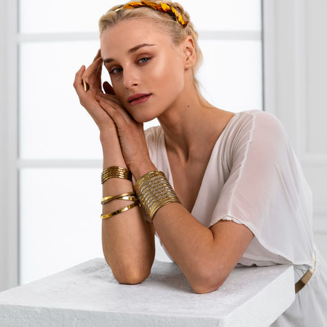 Maxi Bracelets: The Bold Accessory That Steals the Show"