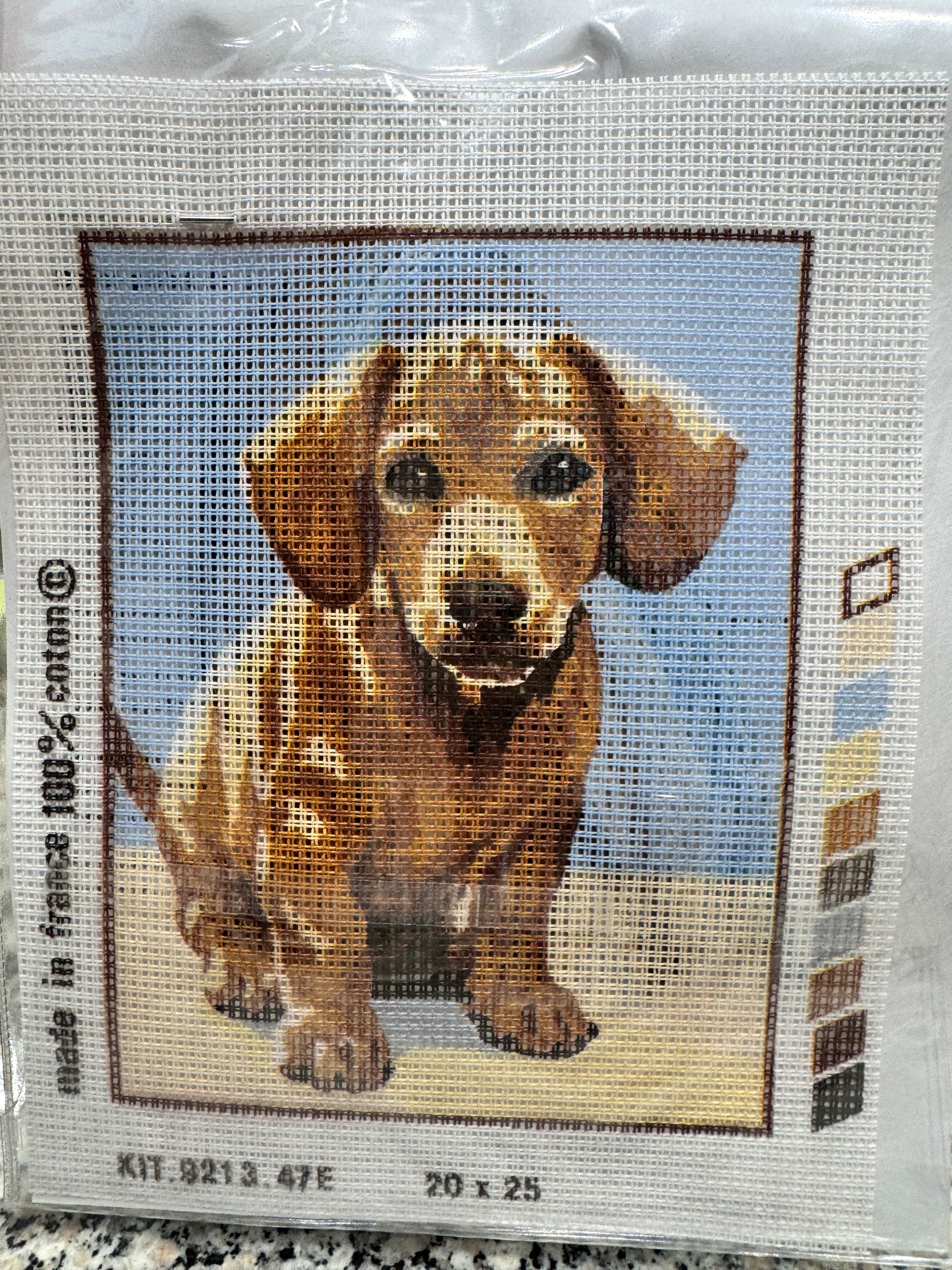 KIT MEZZO PUNTO CANOVACCIO STAMPATO BASSOTTO + FILO + AGO 9213.47E