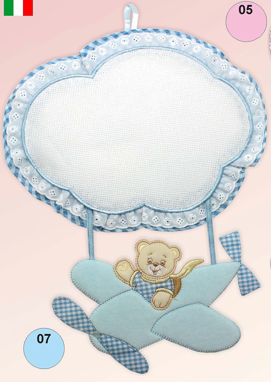 FIOCCO NASCITA COCCARDA  DA RICAMARE A PUNTO CROCE NUVOLA CON AEREO AZZURRA