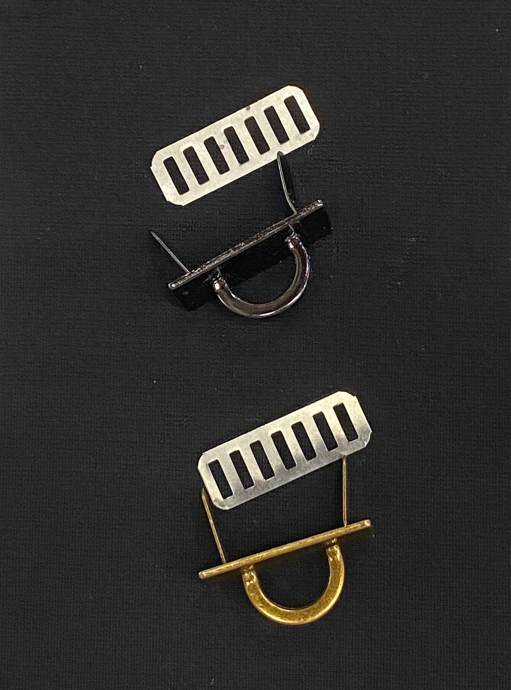 2 MEZZELUNE MEZZALUNA AGGANCIO PER CATENA TRACOLLA BORSA BORSE CON LINGUETTE