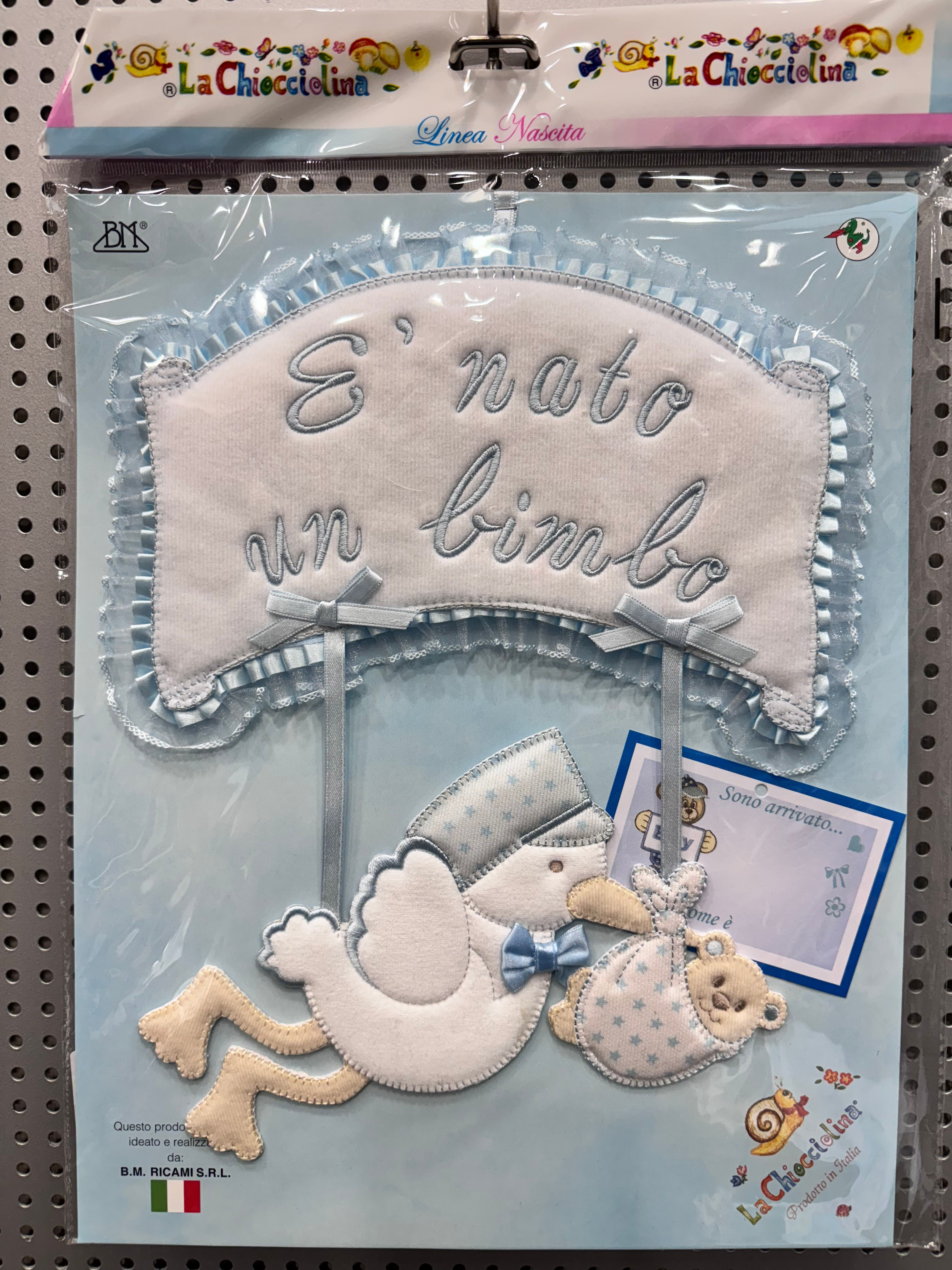 FIOCCO FIOCCHI NASCITA COCCARDA FUORI PORTA "E' NATO UN BIMBO" AZZURRO