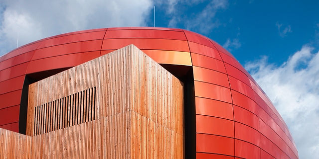 VHF Fassade Stadthalle Engen Aluform Bearbeitung von Verbundplatten Fassadenverkleidung Fassadenbau Verbundplatten für Displays Alucobond Verarbeitungsbetrieb