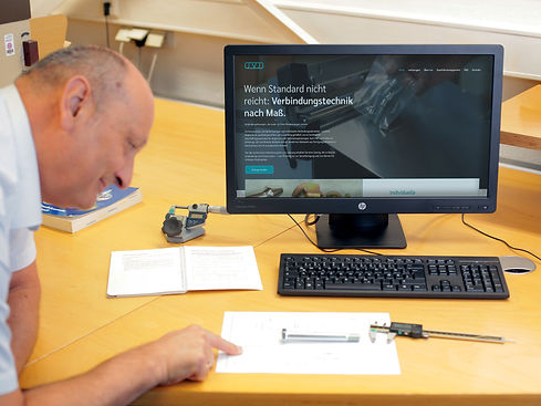 svs-verbindungselemente-wie-svs-arbeitet-Schraube+Drazen-2000x1500px.jpg